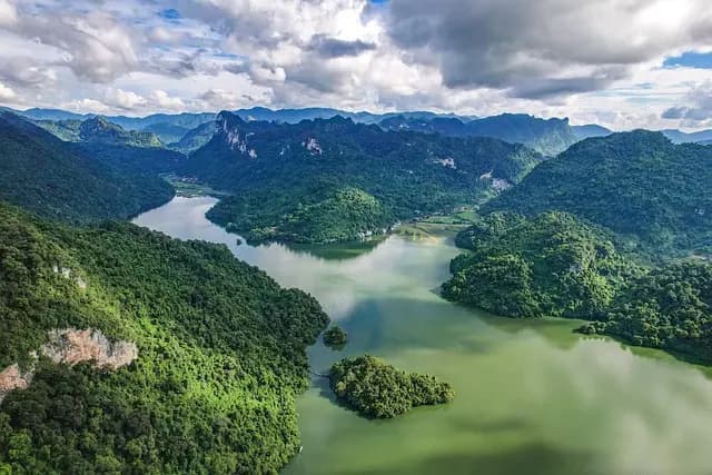 Les secrets des lacs cachés en Suisse à explorer
