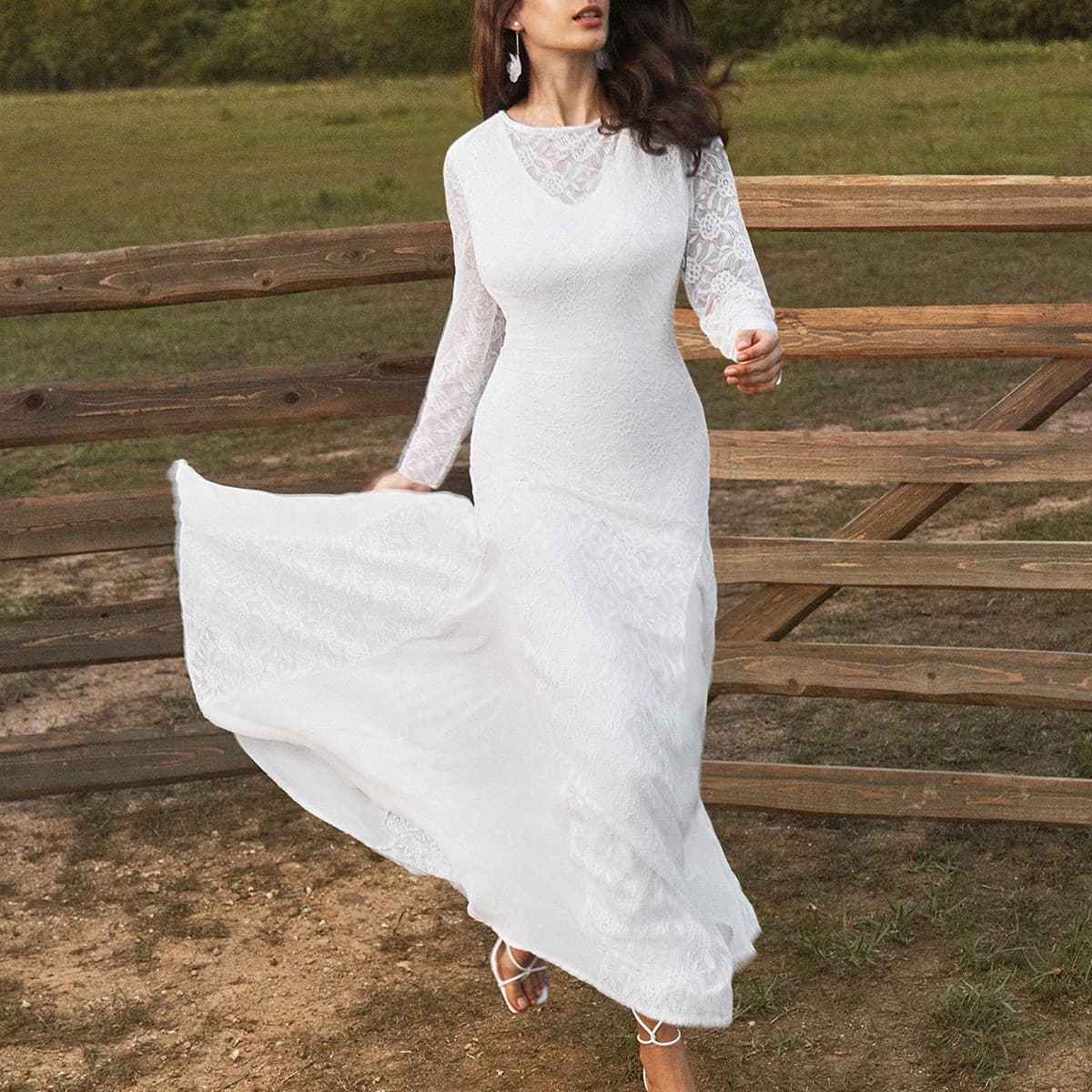 Robe blanche élégante romantique et douce pour femmes, col en V profond et dos nu pour les vacances